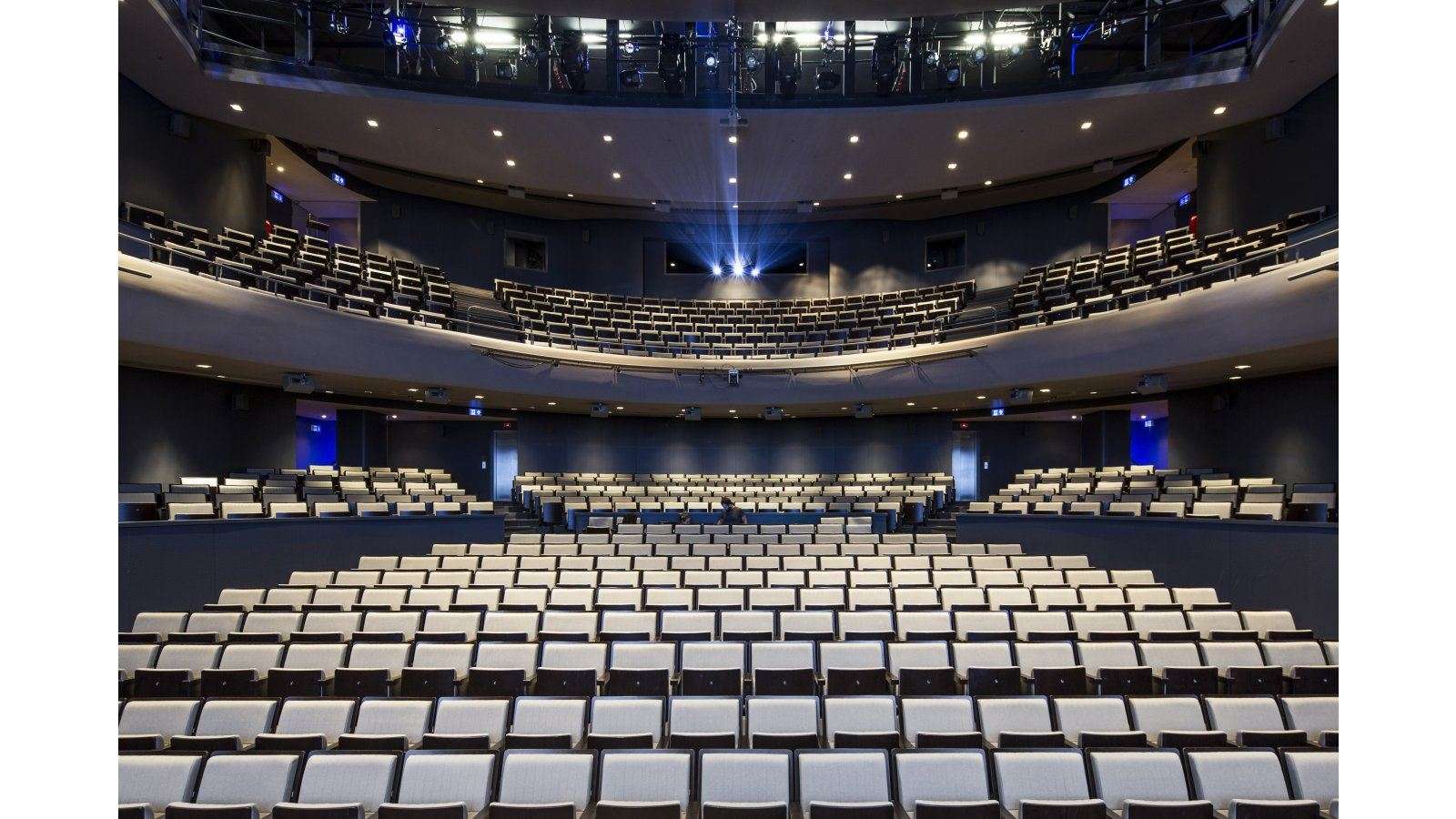 Zorlu PSM - Turkcell Platinum Sahnesi - İstanbul