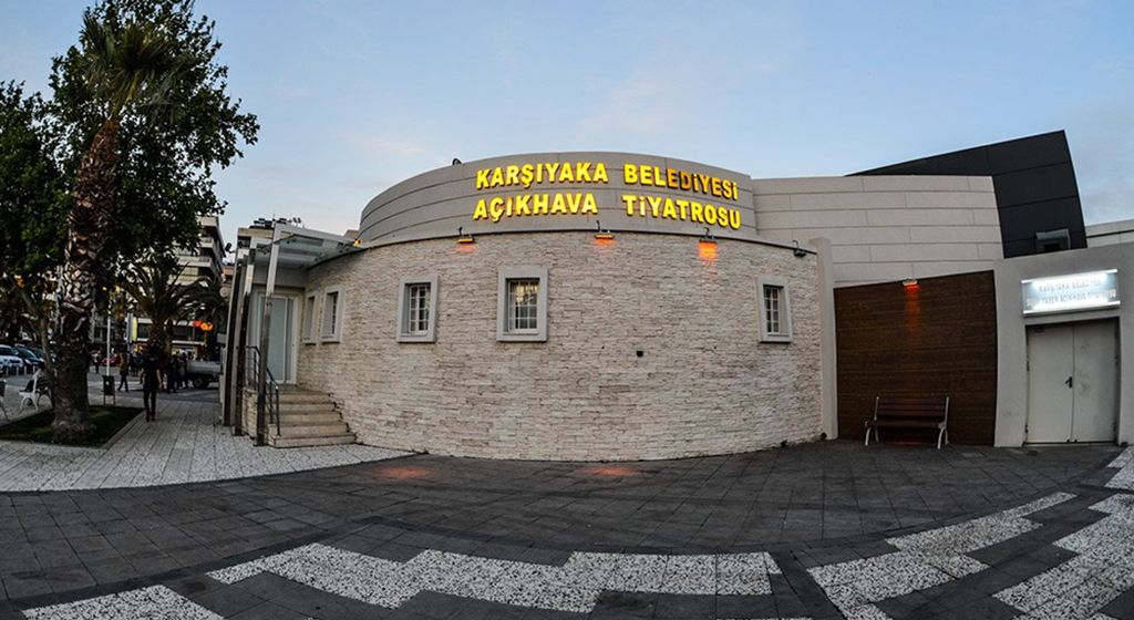 Bostanlı Suat Taşer Salonu