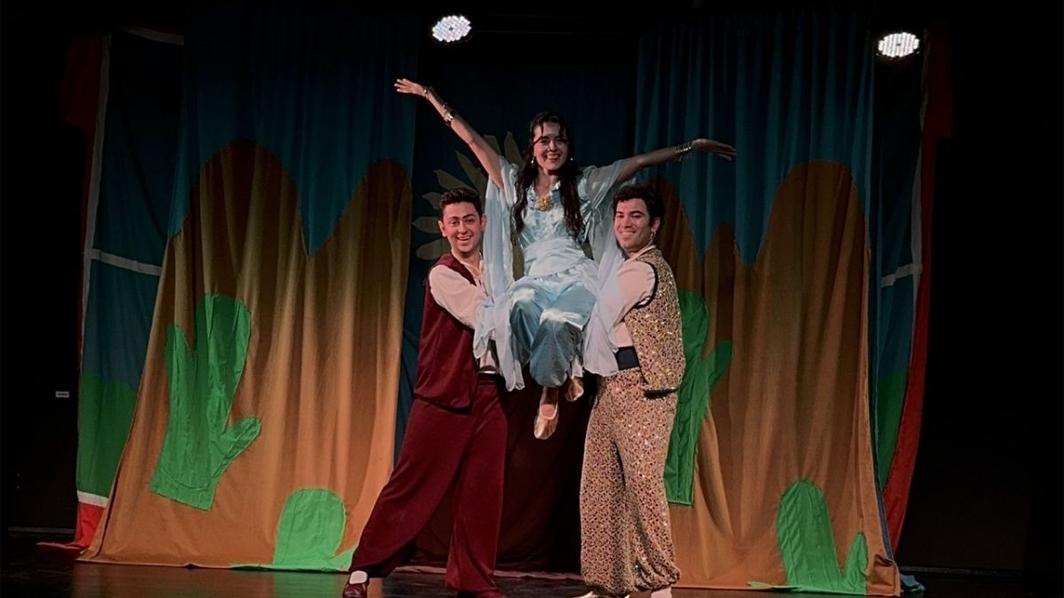 Alaaddin'in Cini Lambasını Arıyor