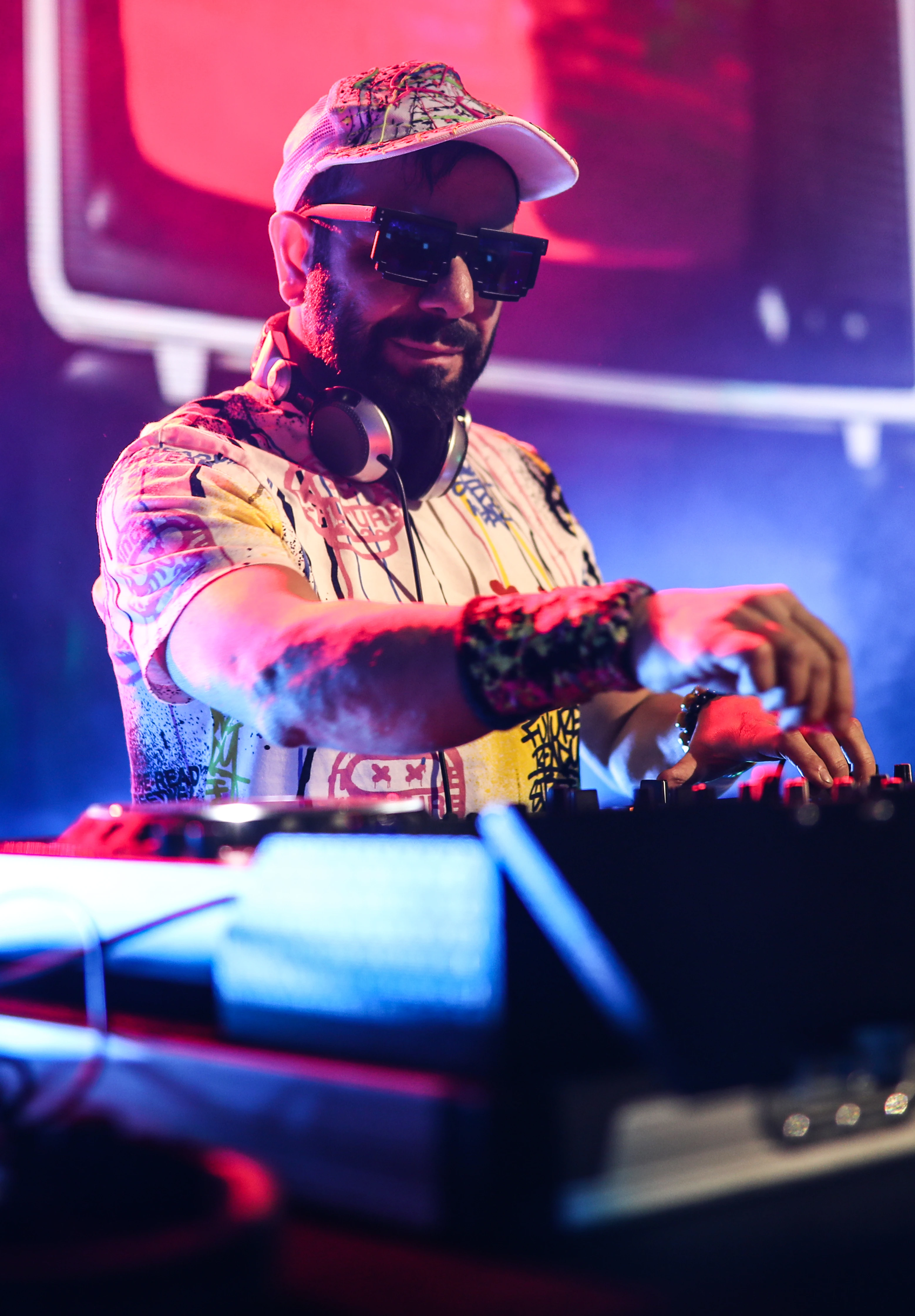 dj hakan küfündür