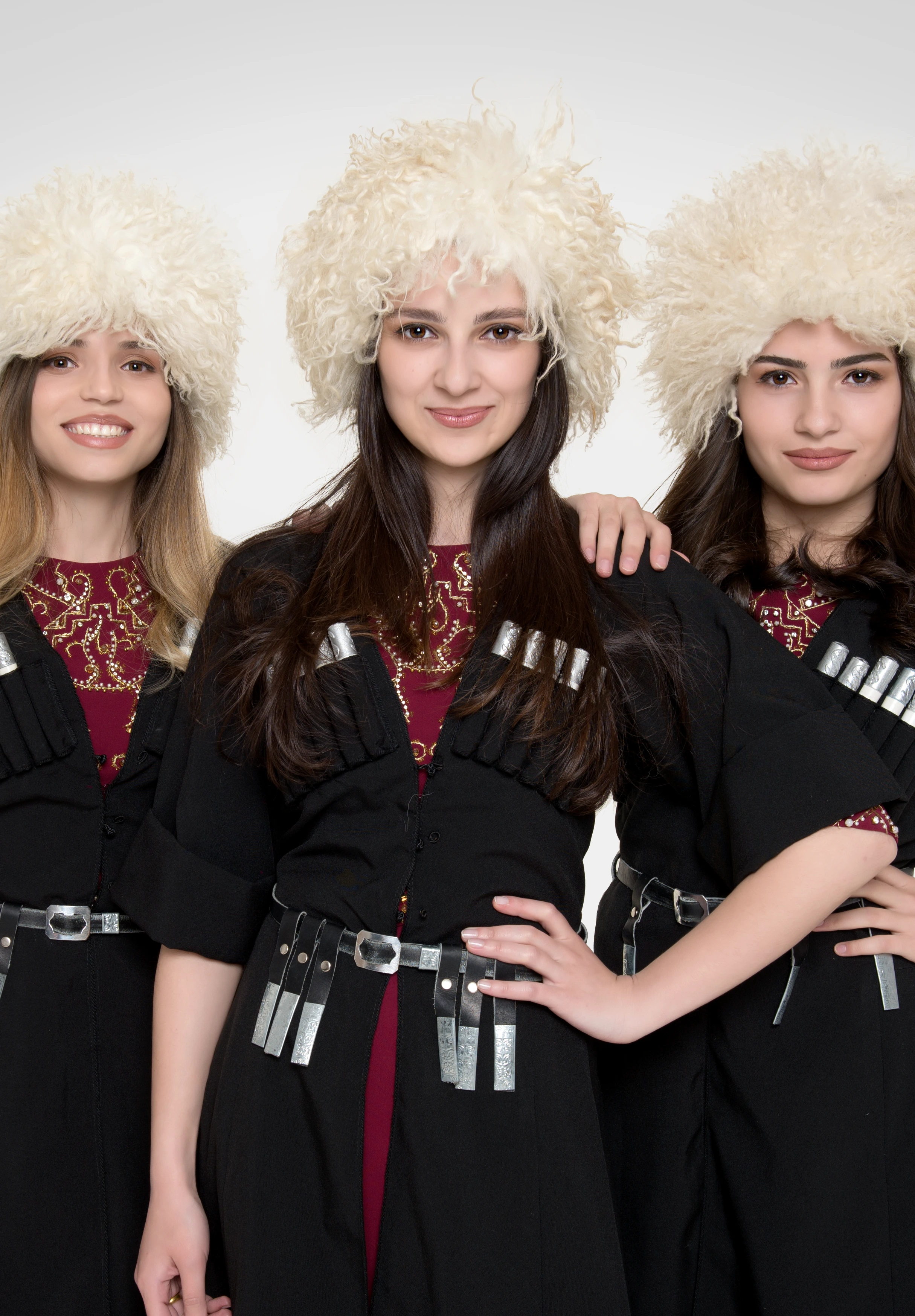 trio mandili