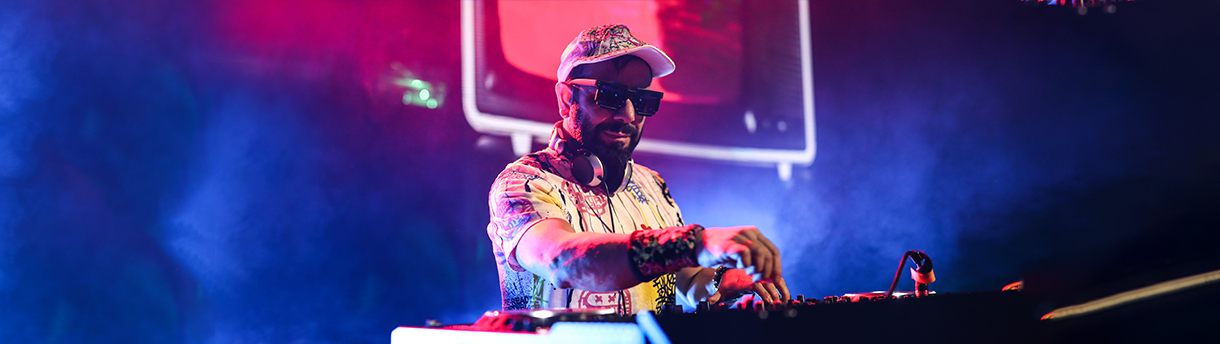 Dj Hakan Küfündür ile 90lar & 2000ler Türkçe Pop Parti