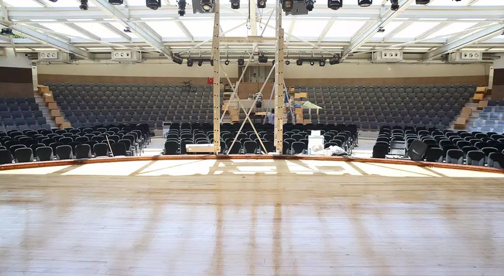 Bostanlı Suat Taşer Salonu