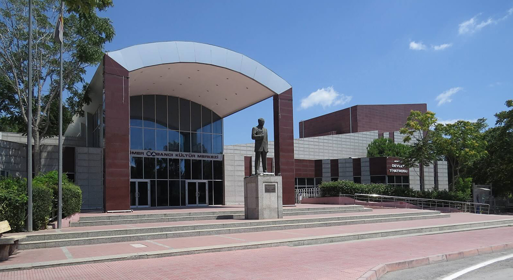 Adana Devlet Tiyatroları Sahnesi