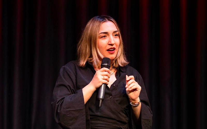 Özge Özel ‘Yeni Doküman’