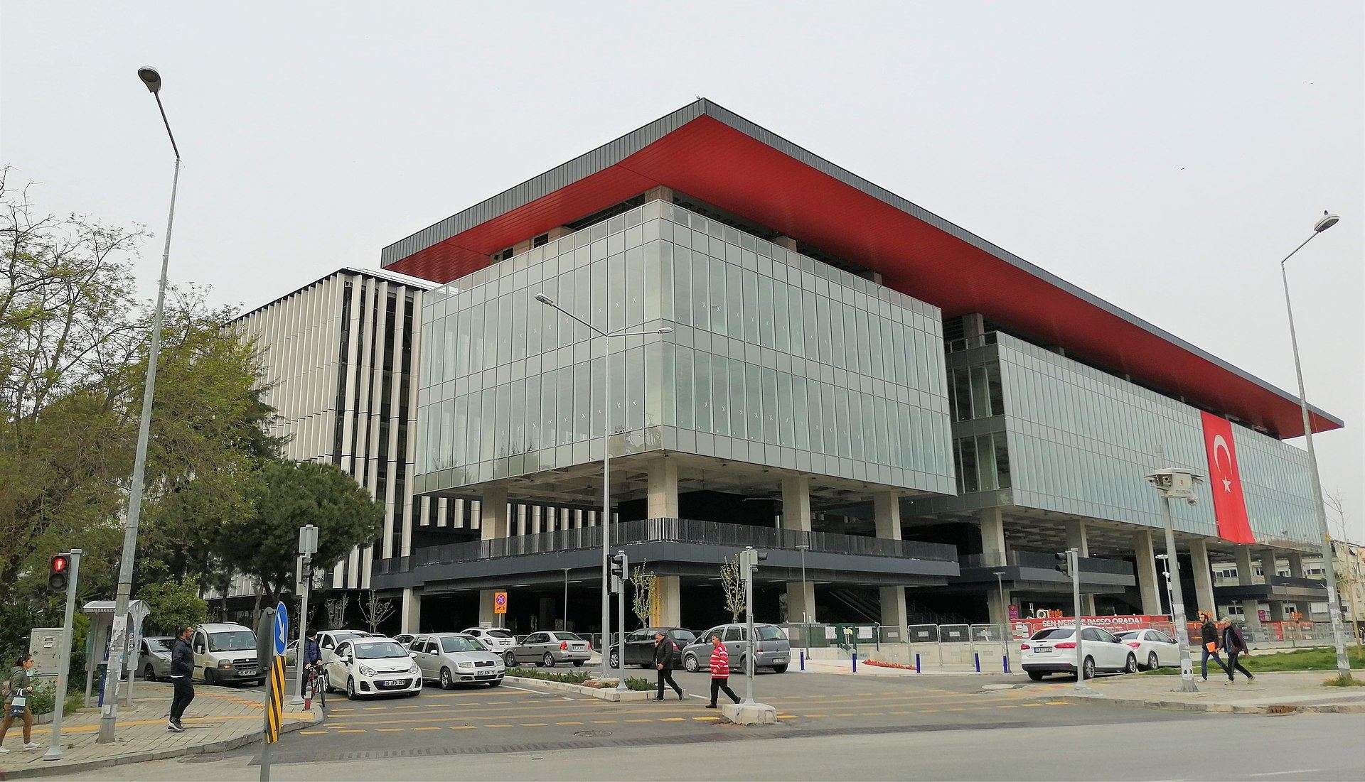 Göztepe Gürsel Aksel Spor ve Sağlıklı Yaşam Merkezi - İzmir